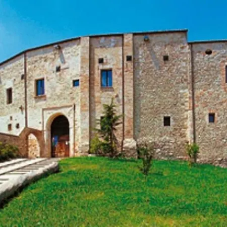 Ferienwohnung Fuer 6 Personen In Catignano, Abruzzen