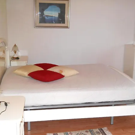 Ferienwohnung Fuer 6 Personen In Catignano, Abruzzen